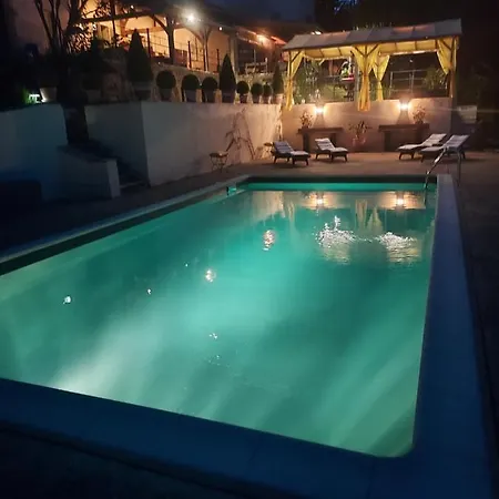 Vila Avec, Piscine, Tennis. Βίλα *